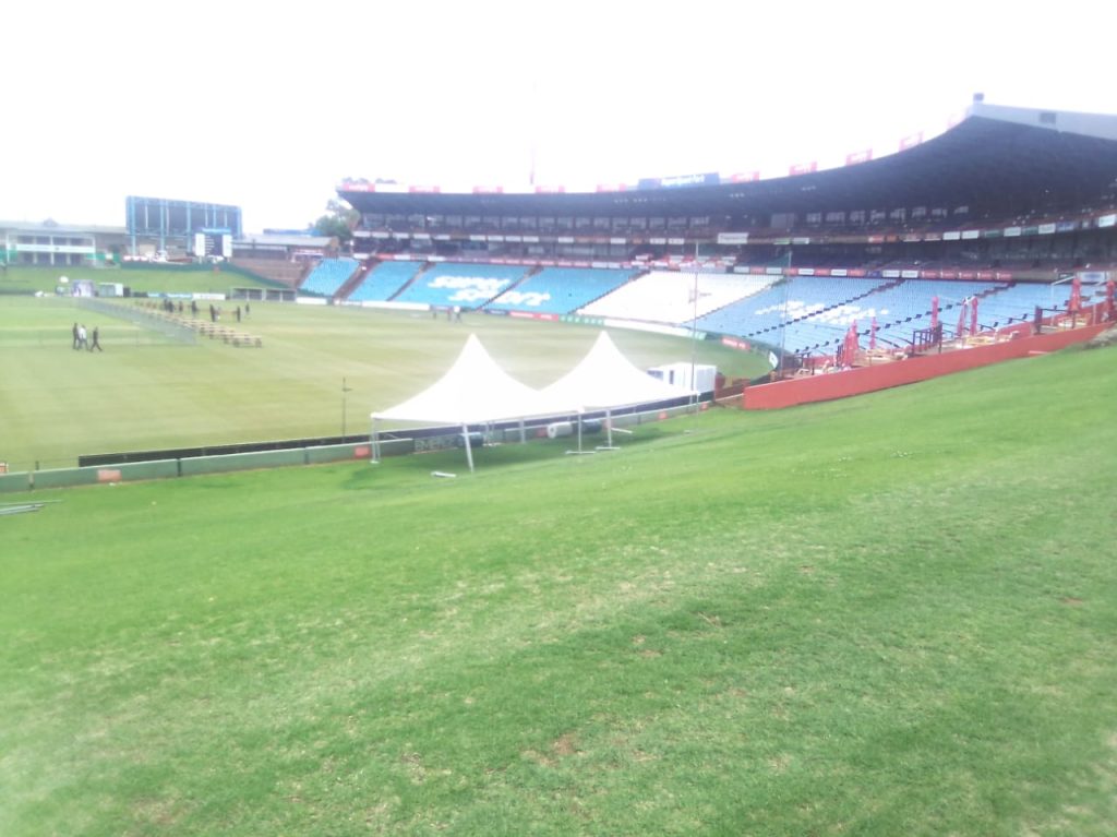 Discover Your Perfect Tent to Hire in South Africa Today! 3 Events Guys A stadium with a grassy field and a tent.
